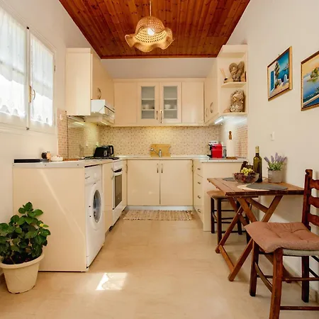 The Pretty House Next To The بيت للعطل *
