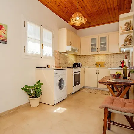 بيت للعطل The Pretty House Next To The